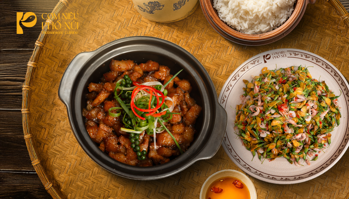 thịt ba rọi kho tiêu cơm niêu phố núi