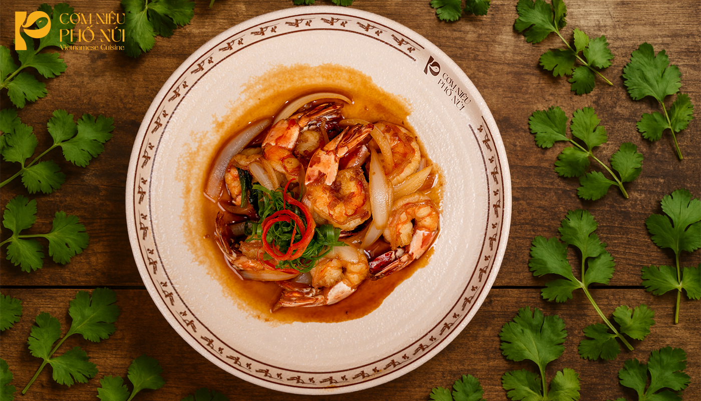 Điểm hấp dẫn của món tôm sú ram mặn tại Cơm Niêu PHỐ NÚI