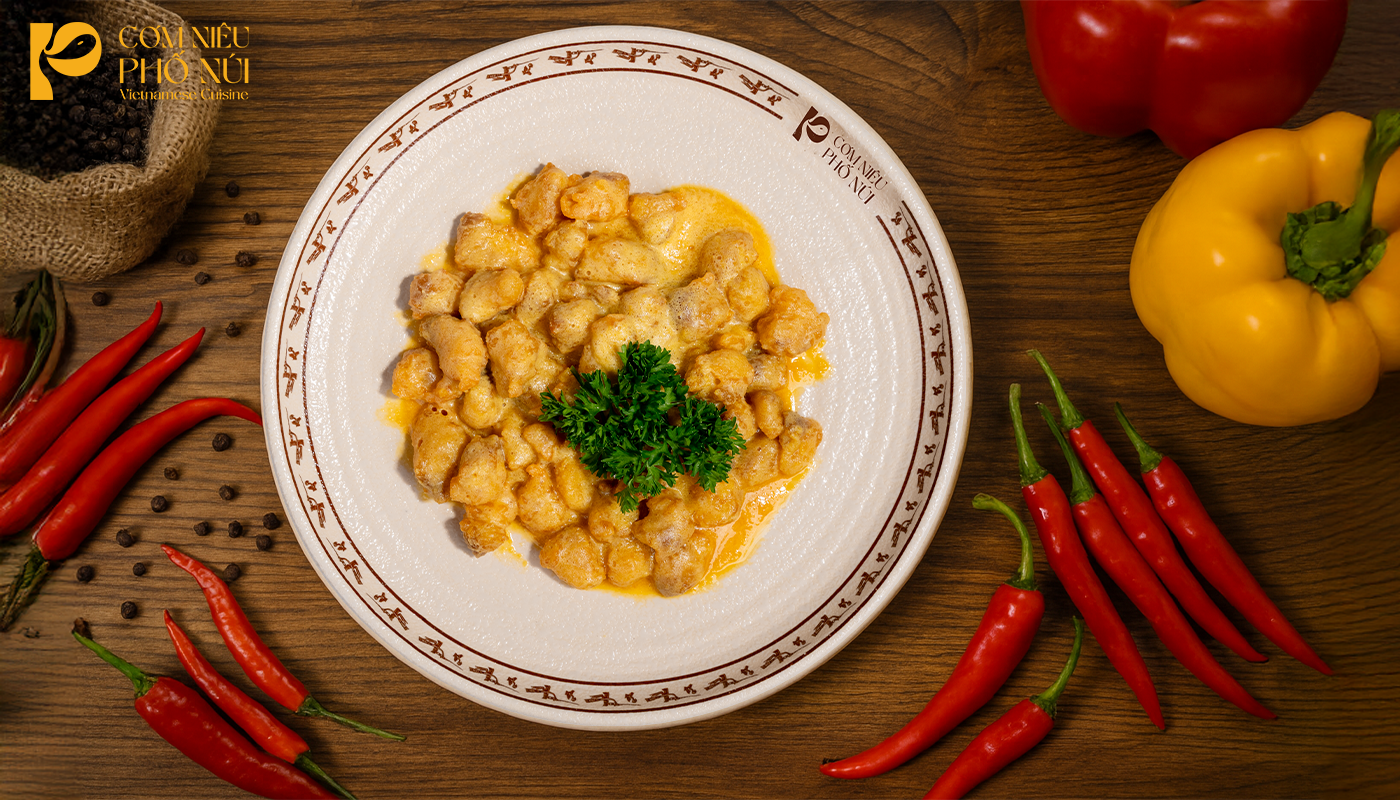 Tại sao nên thưởng thức sụn gà sốt trứng muối tại Cơm Niêu PHỐ NÚI